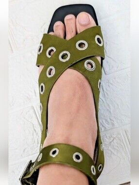 No Boundaries Olive Green Grommet Strap Sandal - Women Sz 8